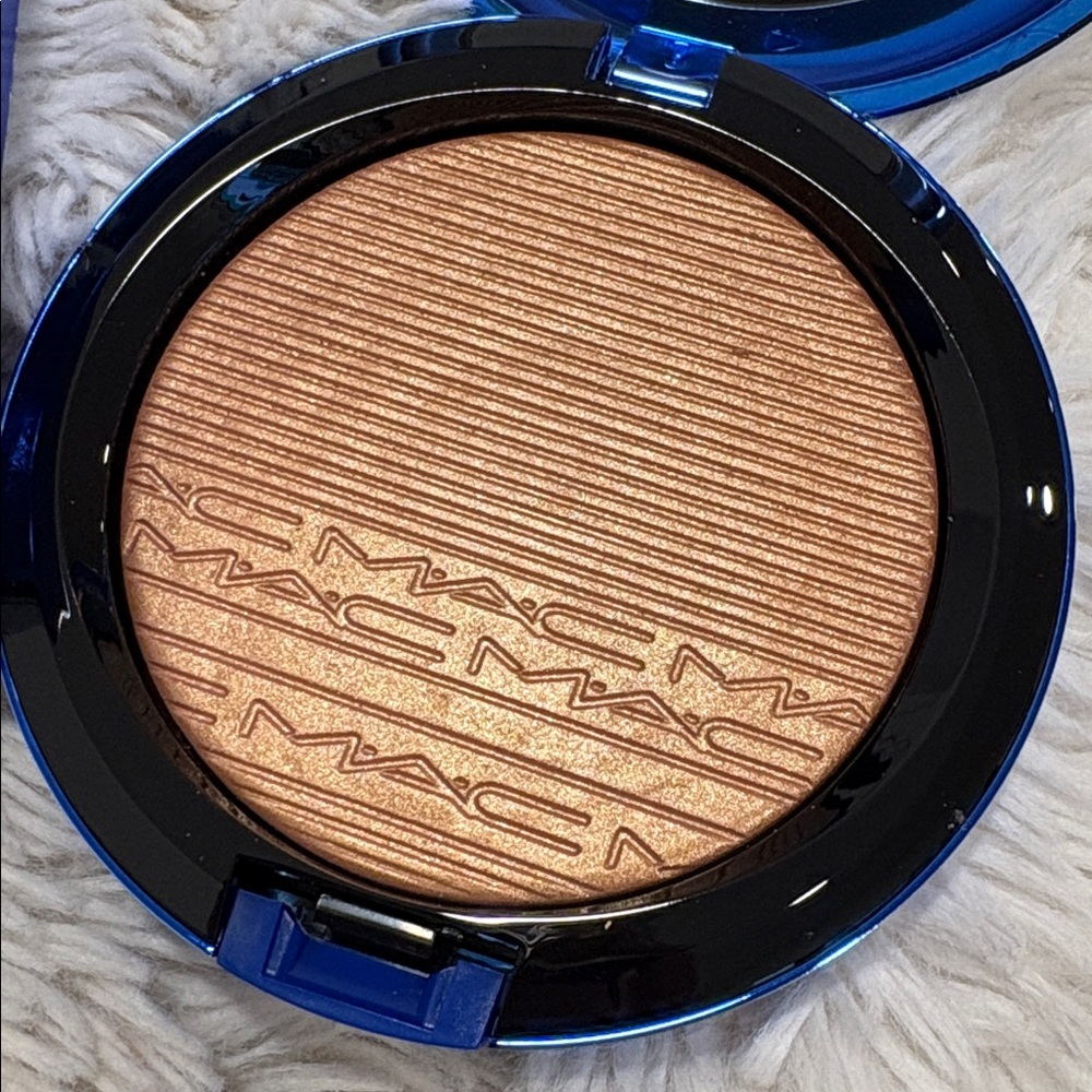MAC COSMETICS SHAFT OF GOLD EDS - Picture 2 of 3